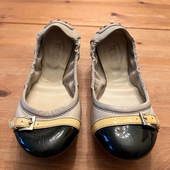 Womens Tod’s Beige/Grey Leather foldable ballet flat black patent cap toe 7 1/2. - Picture 6 of 6